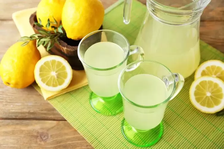 ماء الليمون لحمية الشرب